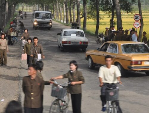 Strassenszene in Sunan, Nordkorea